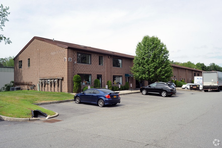 401-405 Spook Rock Rd, Suffern, NY for sale - Primary Photo - Image 1 of 5