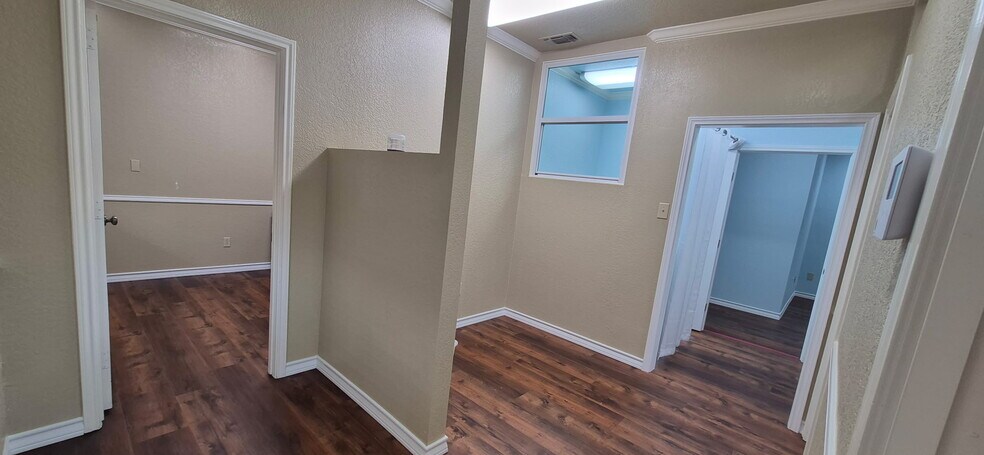 606 S Harbor Ct, Granbury, TX à louer - Photo du bâtiment - Image 3 de 22