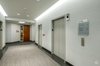 330 E Kilbourn Ave, Milwaukee, WI for lease Interior Photo- Image 1 of 5