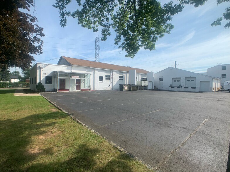 34 Deforest Ave, East Hanover, NJ à louer - Photo du bâtiment - Image 3 de 5