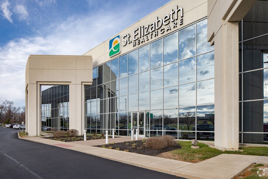 1360 Dolwick Dr, Erlanger, KY à louer - Photo du bâtiment - Image 3 de 4