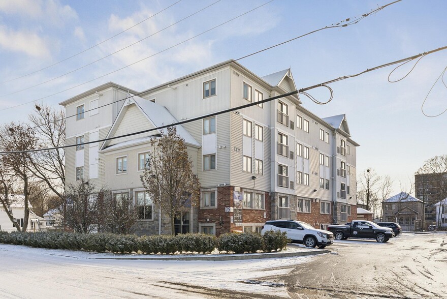 75 Emma St, Oshawa, ON for sale - Primary Photo - Image 1 of 13