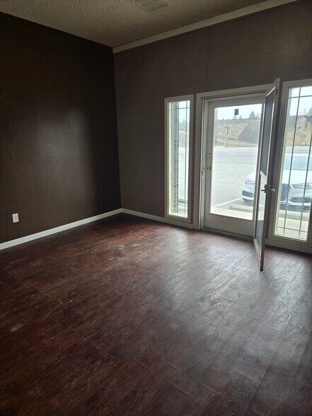 25011 E Trent Ave, Newman Lake, WA à louer - Photo du bâtiment - Image 3 de 10