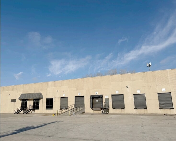 75-79 Design Dr, North Kansas City, MO for lease - Primary Photo - Image 1 of 2