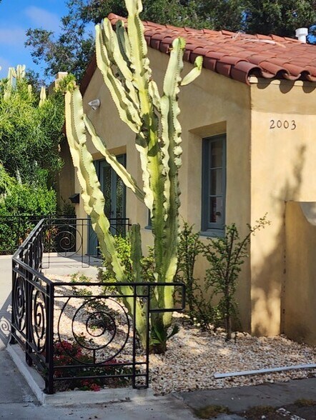 2003 N Broadway, Santa Ana, CA à louer - Photo du bâtiment - Image 2 de 21