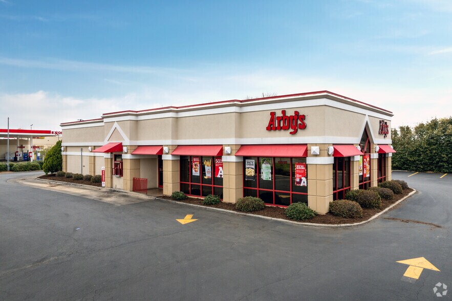 9518 University City Blvd, Charlotte, NC à louer - Photo du bâtiment - Image 2 de 3