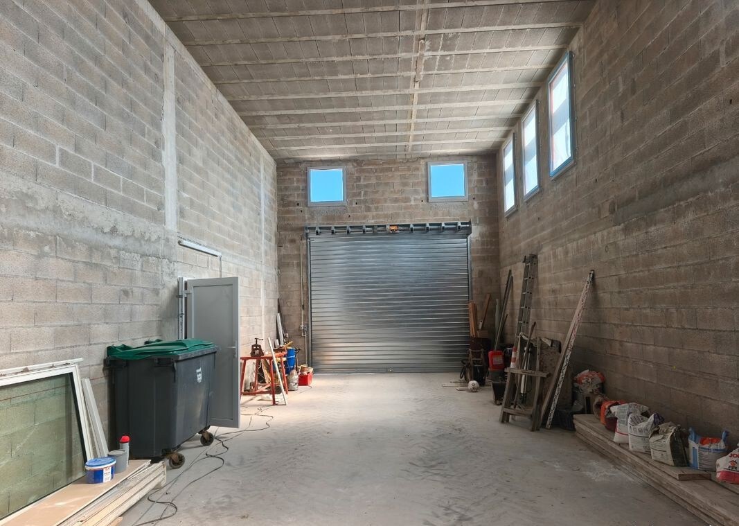 Industrial in Saint-Victoret for lease Building Photo- Image 1 of 2