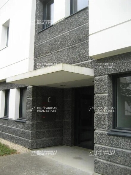 11 Rue Du Chemin Rouge, Nantes à louer - Photo du bâtiment - Image 2 de 11