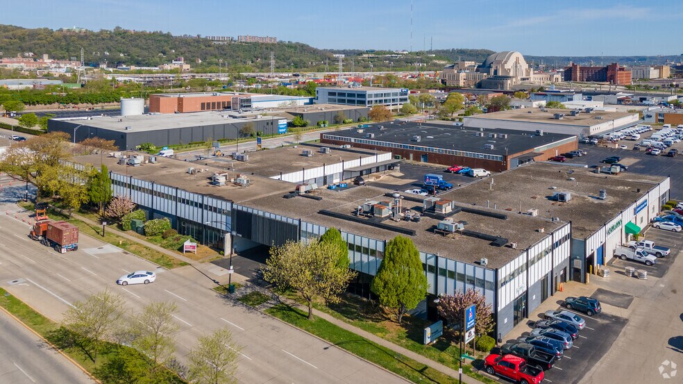 1150 W 8th St, Cincinnati, OH à louer - Aérien - Image 3 de 4