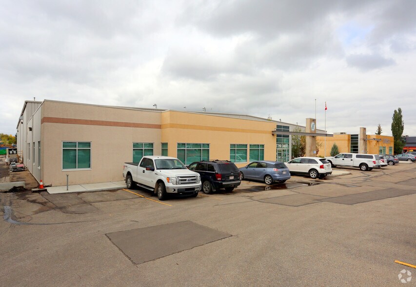 7710-7730 34th St, Edmonton, AB à louer - Photo du bâtiment - Image 3 de 13