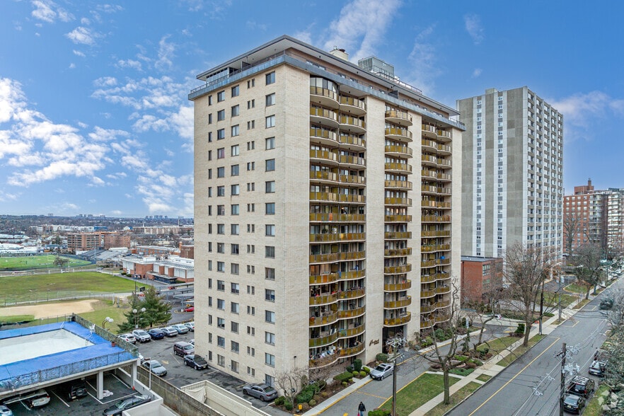 150 Overlook Ave, Hackensack, NJ for sale - Building Photo - Image 3 of 19