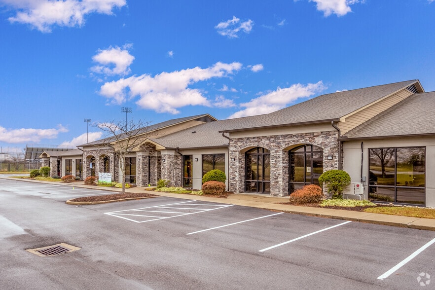 51 Cavalier Blvd, Florence, KY à louer - Photo du bâtiment - Image 1 de 7