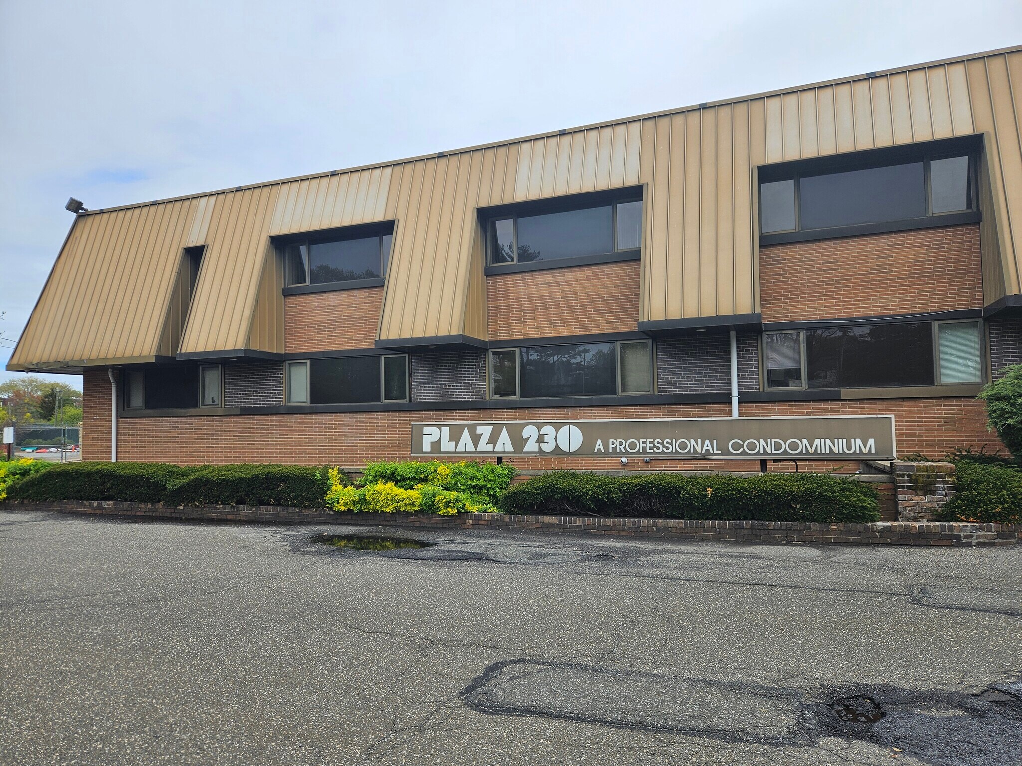 230 Hilton Ave, Hempstead, NY à vendre Photo du bâtiment- Image 1 de 3