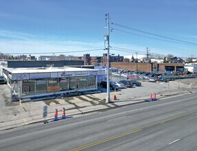 700 Boul Des Laurentides, Laval, QC à louer Photo du bâtiment- Image 1 de 10