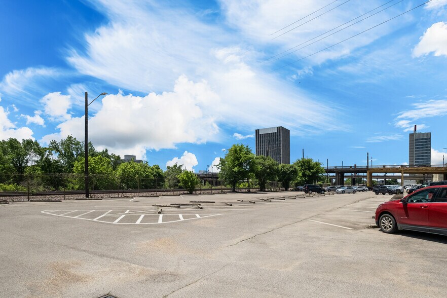 2229 Morris Ave, Birmingham, AL à louer - Photo du bâtiment - Image 2 de 26