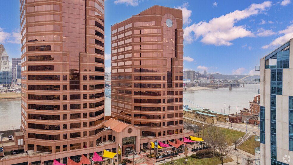 100 E Rivercenter Blvd, Covington, KY à louer - Photo du bâtiment - Image 1 de 5