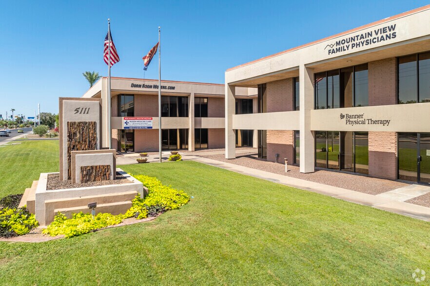 5111 N Scottsdale Rd, Scottsdale, AZ à louer - Photo du bâtiment - Image 3 de 5