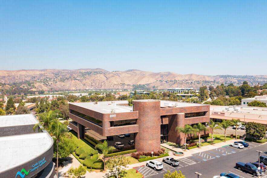 8141 E Kaiser Blvd, Anaheim, CA à louer - Aérien - Image 3 de 7