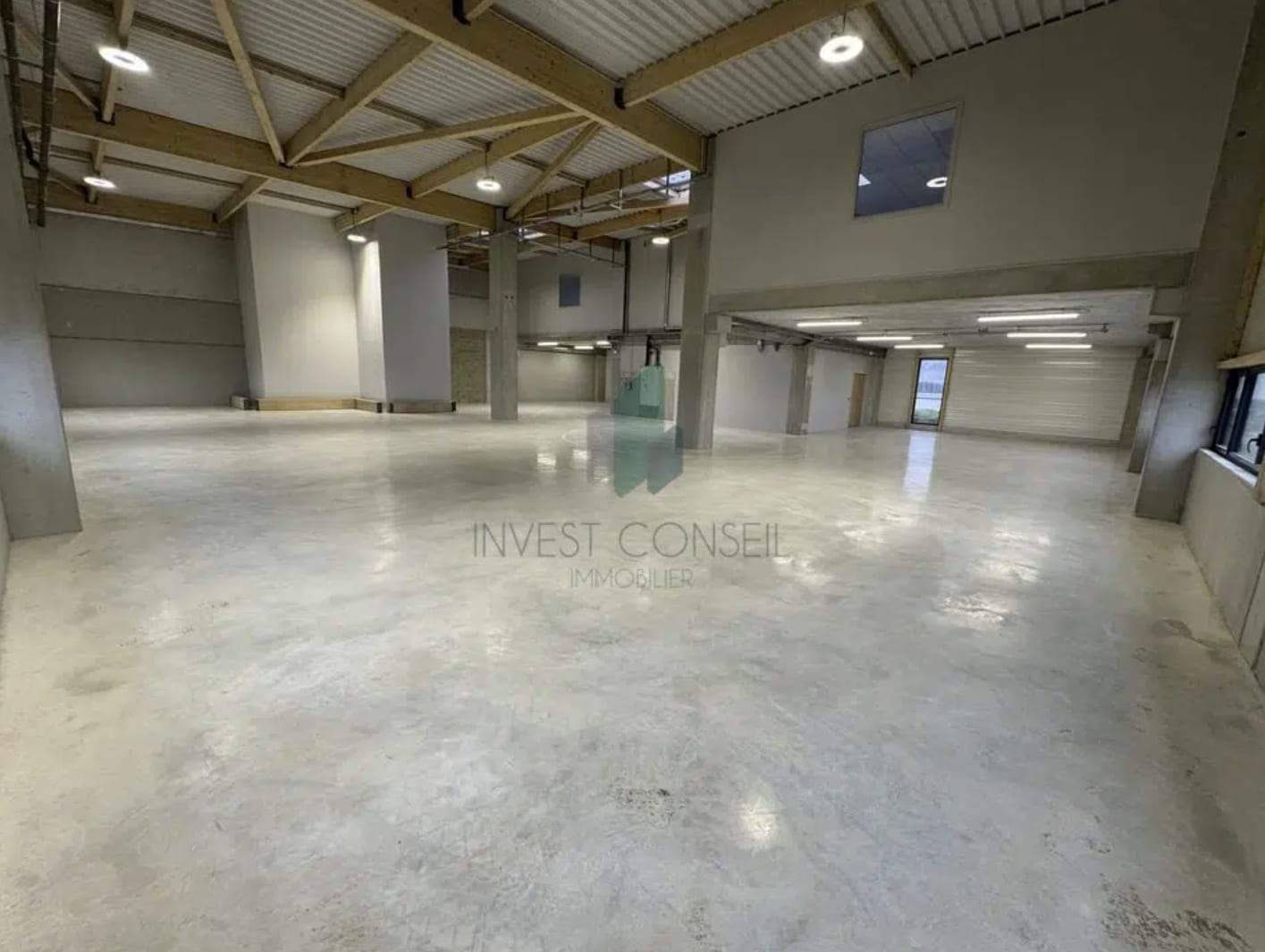 Flex in Tremblay-en-France for lease Interior Photo- Image 1 of 12