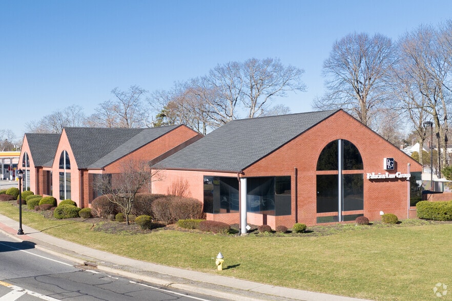 160 Howells Rd, Bay Shore, NY for lease - Building Photo - Image 3 of 10