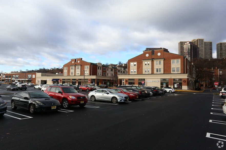 905 River Rd, Edgewater, NJ for lease - Building Photo - Image 2 of 3