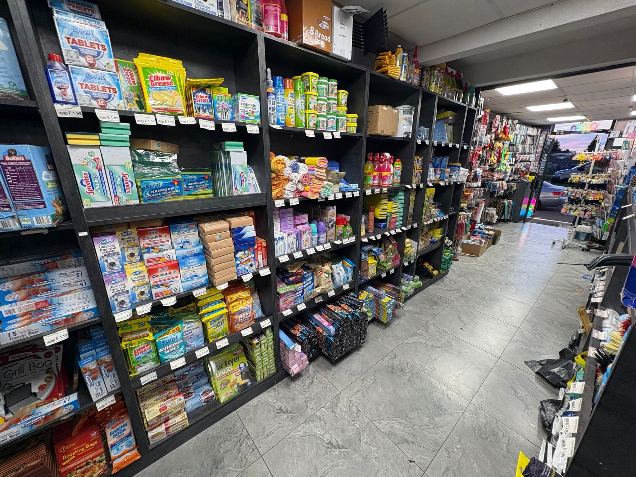 1 Oxford Rd, Uxbridge for lease Interior Photo- Image 1 of 4