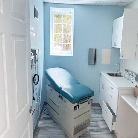 37 Edgerton Dr, Falmouth, MA à vendre - Photo du bâtiment - Image 3 de 7