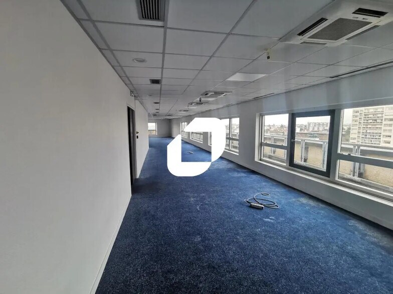 Office in Créteil for lease - Interior Photo - Image 3 of 20
