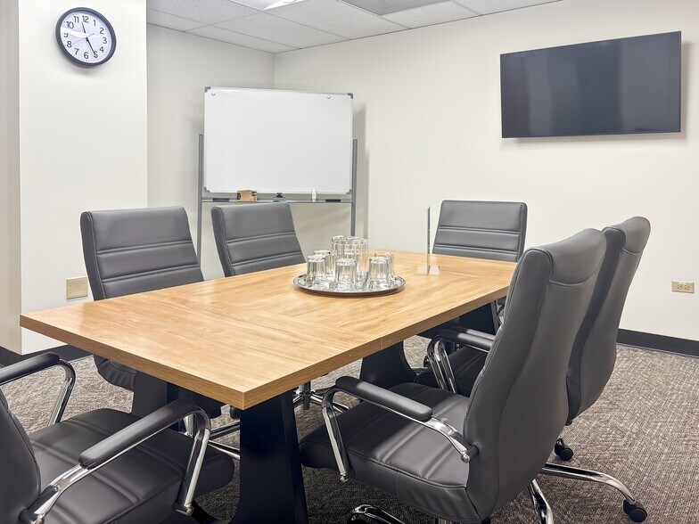 3900 S Wadsworth Blvd, Lakewood, CO for lease - Interior Photo - Image 3 of 32