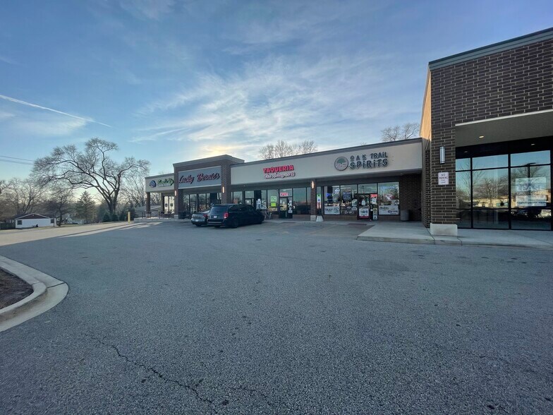 404-444 N Lake St, Mundelein, IL à louer - Photo du bâtiment - Image 2 de 4