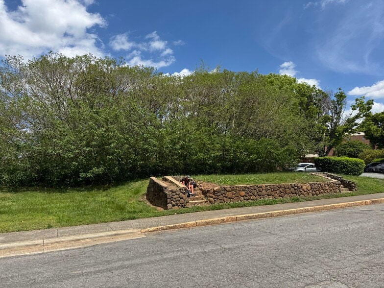 321 Seventh And One-Half Street, Winston-Salem, NC for sale - Building Photo - Image 2 of 2