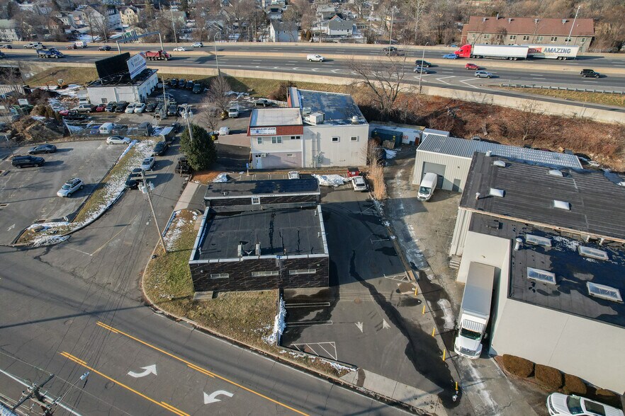 180 Commerce Dr, Fairfield, CT à vendre - Photo du bâtiment - Image 3 de 25