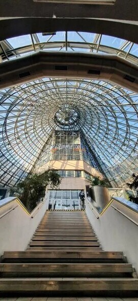 Office in Nanterre for sale - Lobby - Image 2 of 7