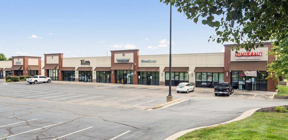 831 W Eisenhower Rd, Lansing, KS for lease - Building Photo - Image 2 of 6