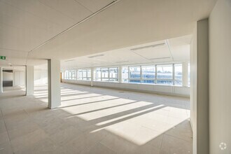 9-35 Avenue Pierre De Coubertin, Paris for lease Interior Photo- Image 2 of 5