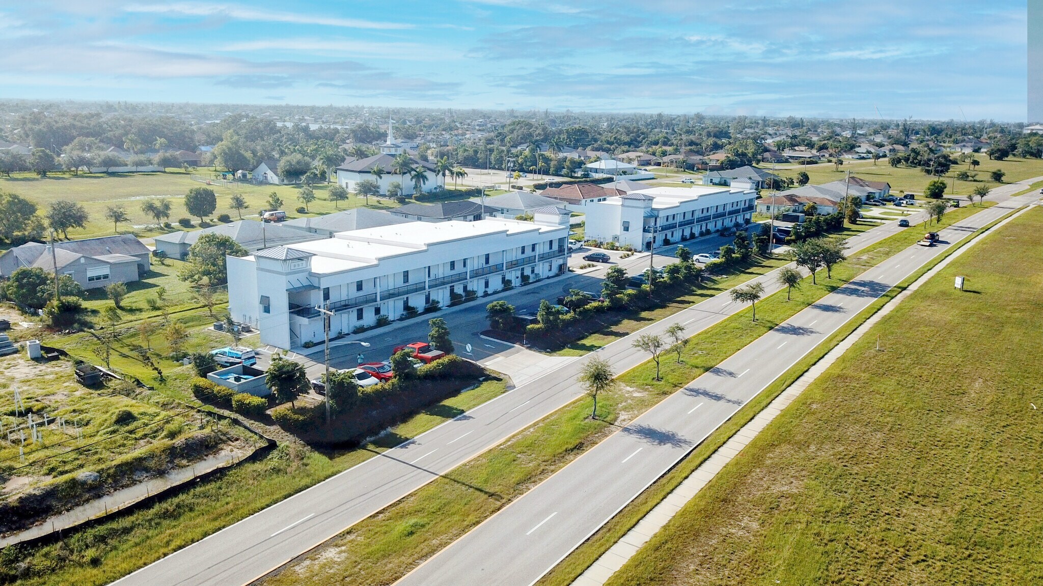 907 Skyline Blvd, Cape Coral, FL for sale Primary Photo- Image 1 of 7