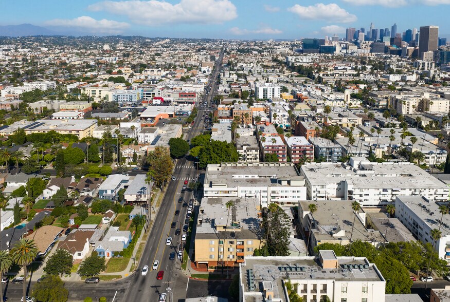 300 S Gramercy Pl, Los Angeles, CA à vendre - Photo du bâtiment - Image 3 de 8