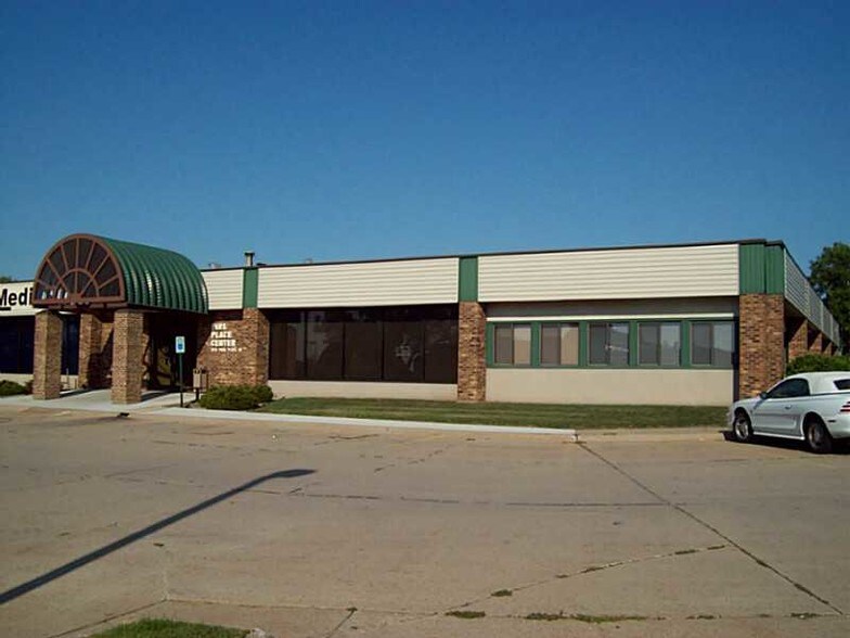 1241 Park Pl NE, Cedar Rapids, IA à louer - Photo du bâtiment - Image 3 de 14