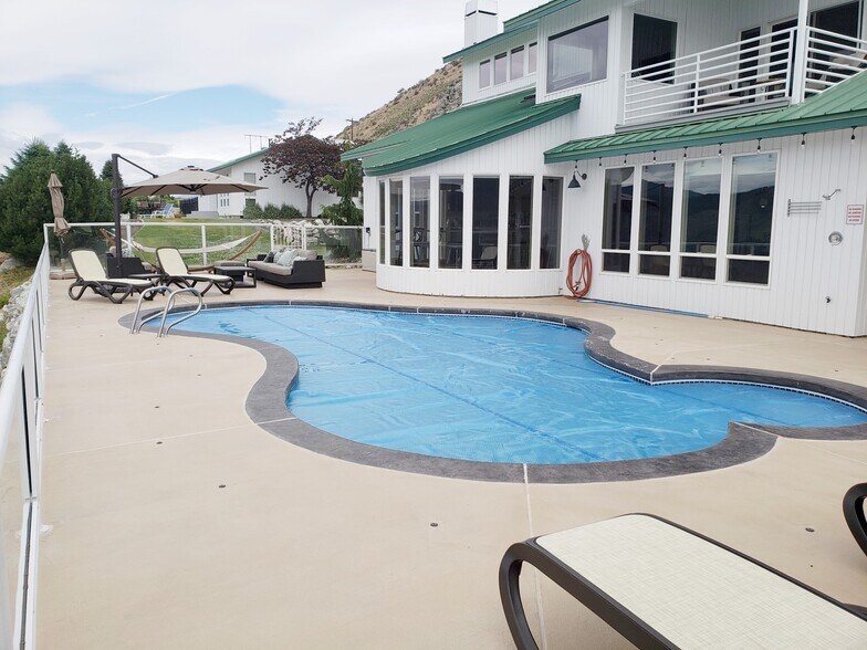 335 Henderson Rd, Chelan, WA à vendre - Photo du bâtiment - Image 2 de 16