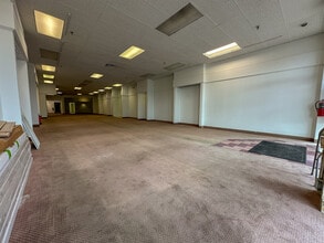 1650 Wabash Ave, Springfield, IL for lease Interior Photo- Image 2 of 17