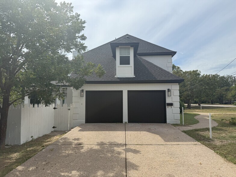 609 E Main St, Round Rock, TX à louer - Photo du bâtiment - Image 2 de 13
