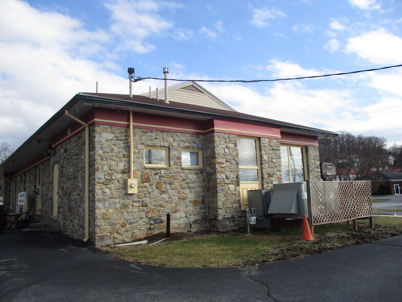 11973 Buchanan Trl E, Waynesboro, PA à vendre - Photo du bâtiment - Image 3 de 6