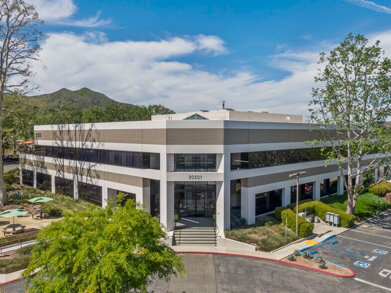 30501 Agoura Rd, Agoura Hills, CA à louer - Photo du bâtiment - Image 2 de 22