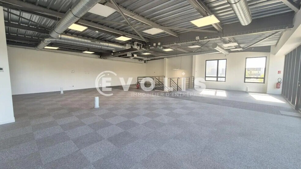 Office in Collégien for lease - Interior Photo - Image 1 of 6