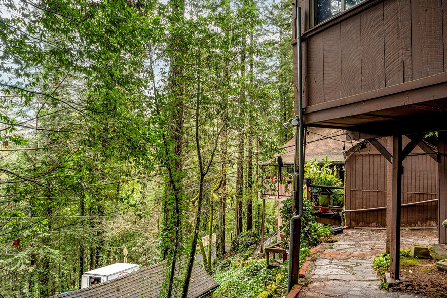 17910 Old Monte Rio Rd, Guerneville, CA à vendre - Photo du bâtiment - Image 3 de 13