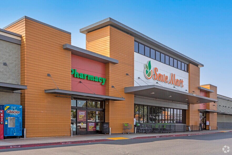 2916-2920 E Whitmore Ave, Ceres, CA à louer - Photo du bâtiment - Image 2 de 7