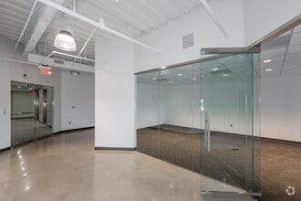 6 Montgomery Village Ave, Gaithersburg, MD à louer Photo intérieure- Image 1 de 5