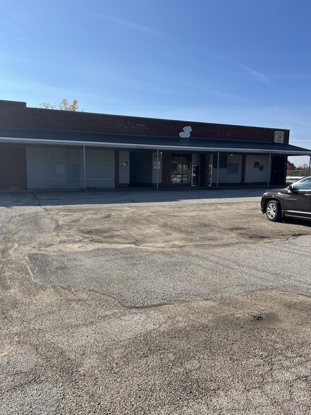 866-898 W Wilbeth Rd, Akron, OH for lease - Building Photo - Image 1 of 13