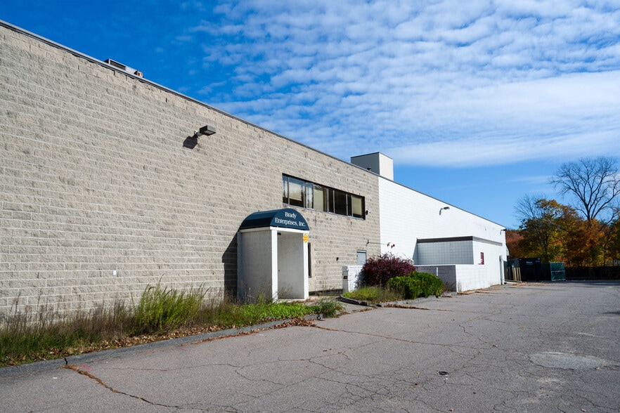 45 Finnell Dr, Weymouth, MA à louer - Photo du bâtiment - Image 2 de 22