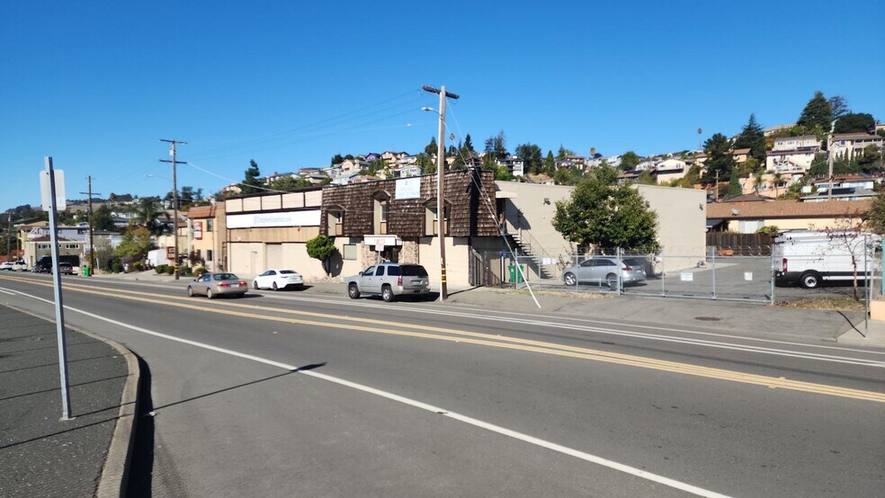 17180-17200 Foothill Blvd, Castro Valley, CA à louer - Photo du bâtiment - Image 2 de 10